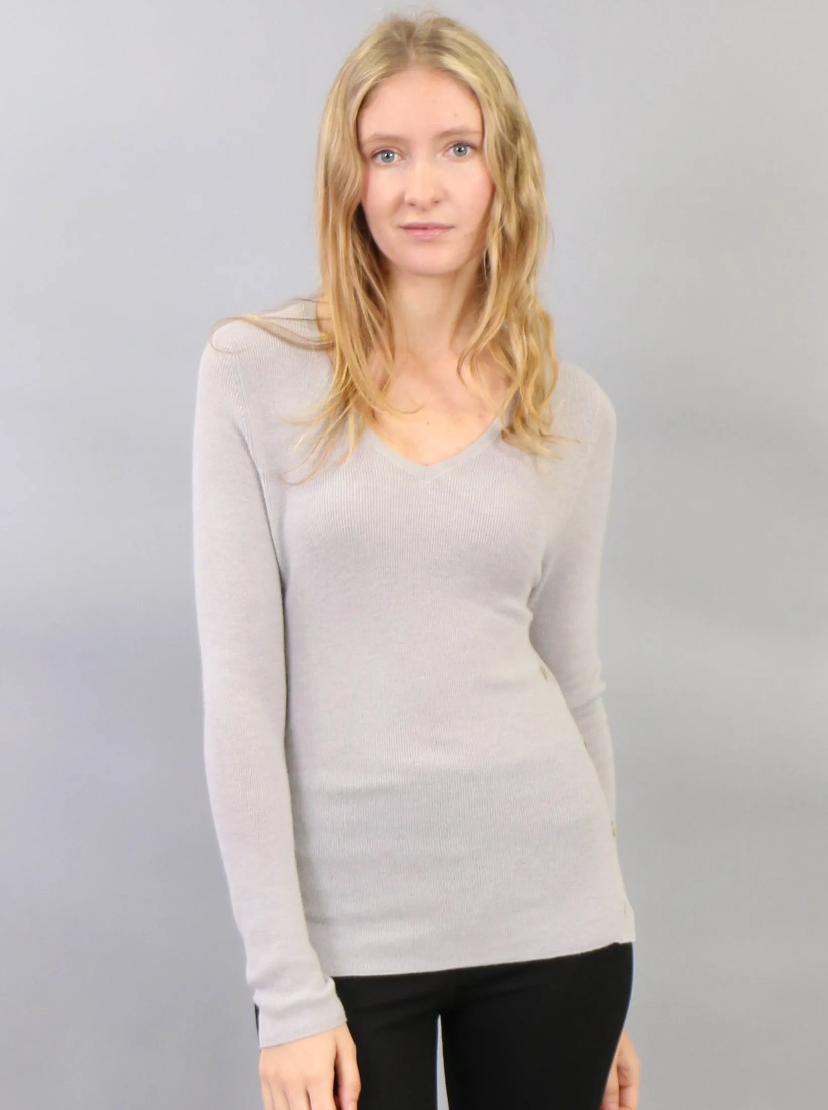 Button Accent V Neck in Cashmere/Silk Blend