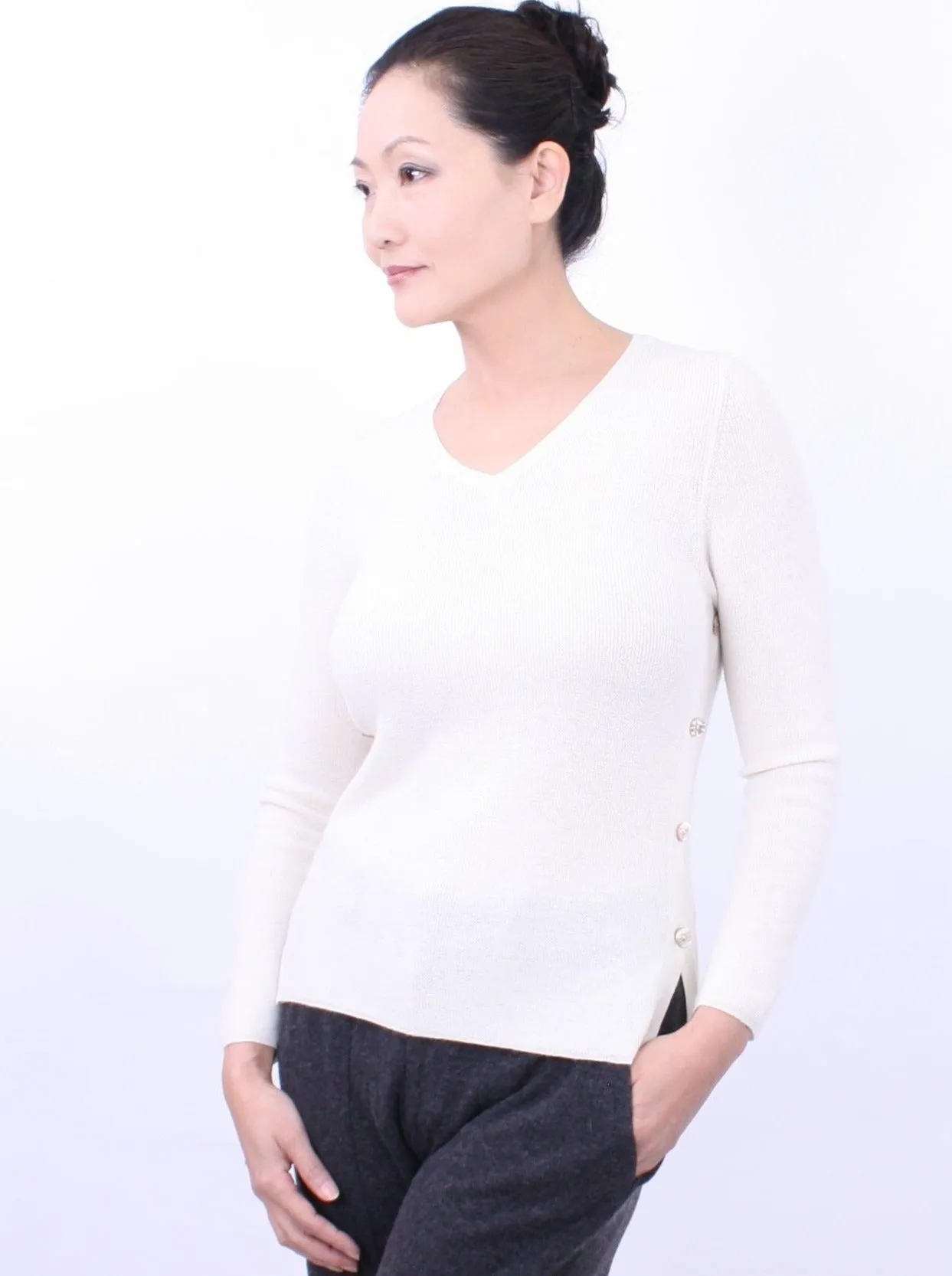 Button Accent V Neck in Cashmere/Silk Blend